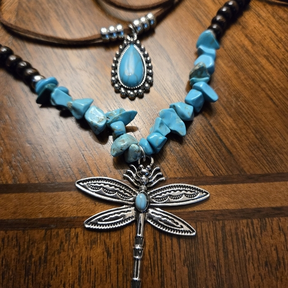 Two-Piece Bohemian Pendant Necklace Set Dragonfly Turquois Beads Faux Leather - Picture 4 of 10